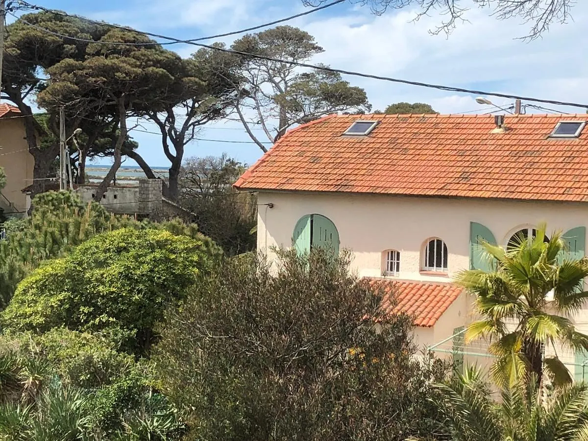 L'Instant - La Capte Hyeres France